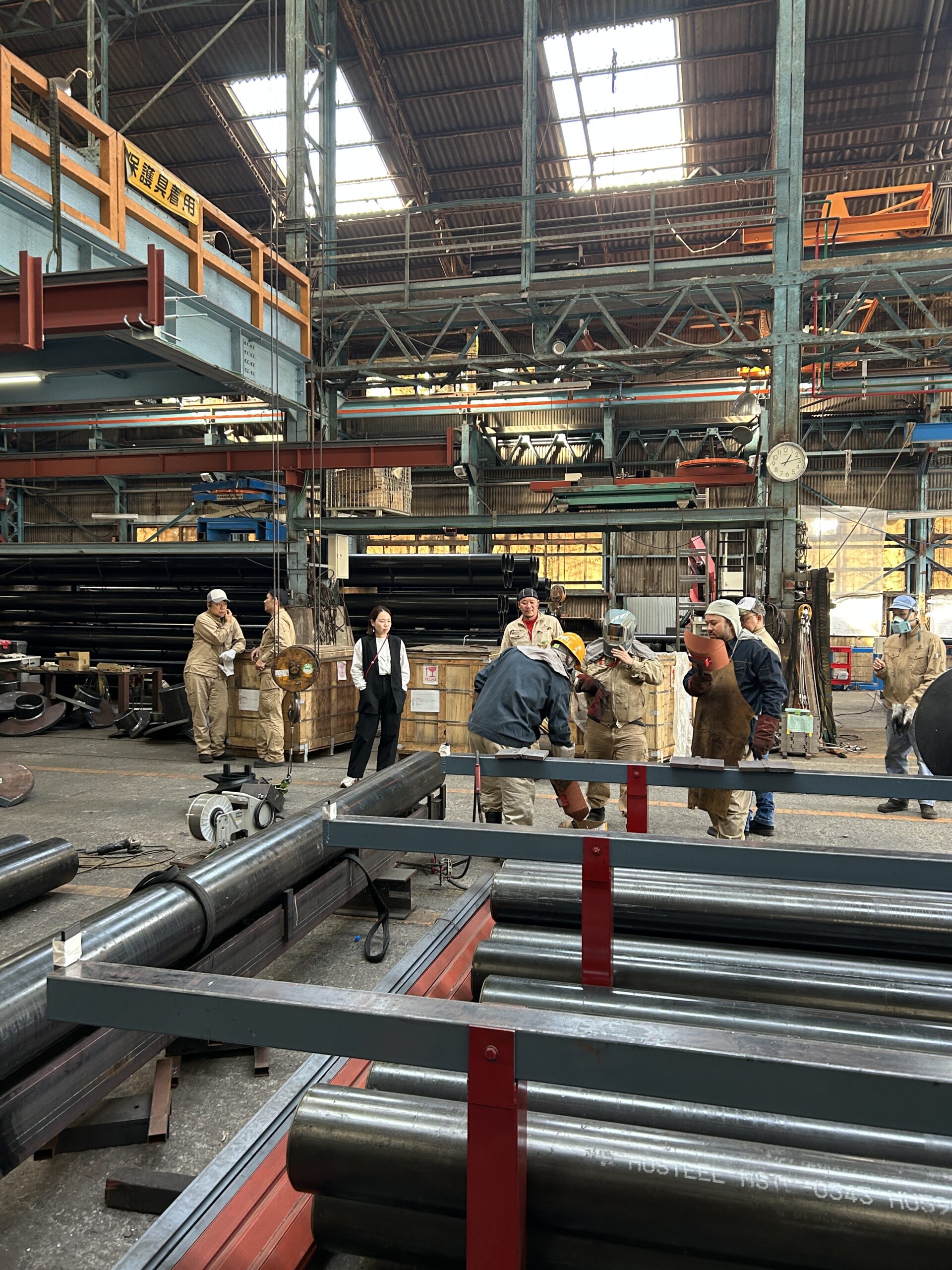 現場で作業している様子